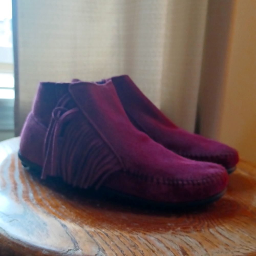Minnetonka Suede Booties size 6